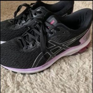 Running shoes